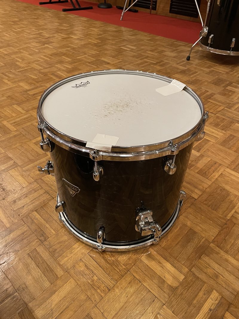 Dixon Tom 16″ × 16″